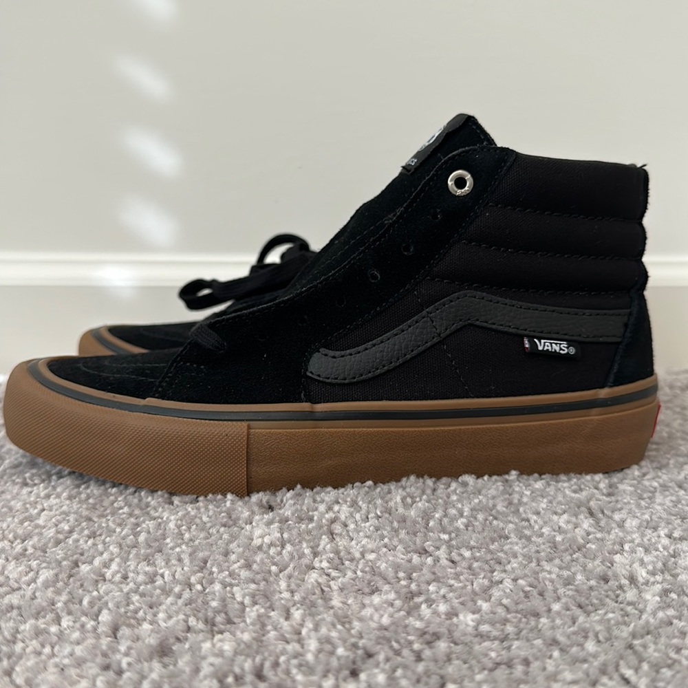 Vans Sk8-HI Pro Black/Gum. US Men’s 7.0. No tags/box.